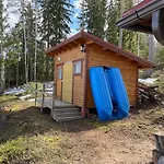 Joutsen With Jacuzzi Вилла *