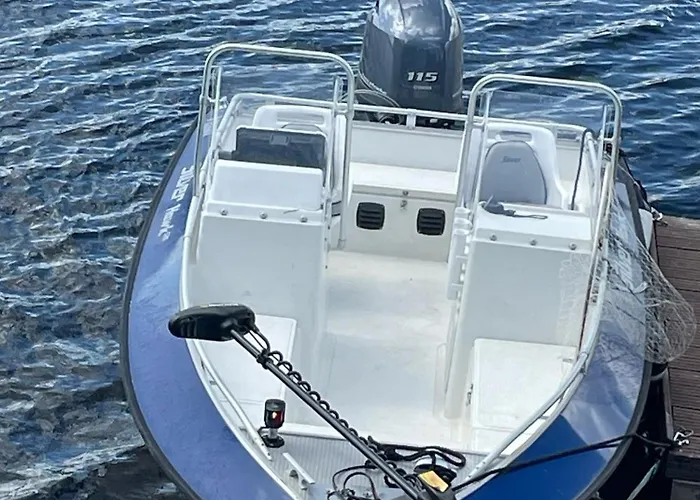 Willa Joutsen With Jacuzzi *